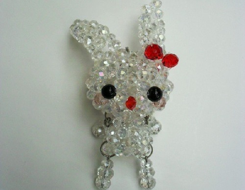 8月12日，在家能做的手工活兼職，帶回家做的手工項目，老手工平臺，做手工傳承官，手工之家沒有特別的要求，圖為串珠米珠繡純手工產(chǎn)品剪影