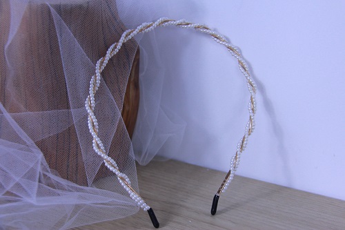 8月13日，手工活外發(fā)一手貨源，在家做手工掙錢，靈活就業(yè)創(chuàng)業(yè),做手工傳承官，手工之家的創(chuàng)新，讓純手工產(chǎn)品越來越受歡迎，圖為串珠米珠繡純手工產(chǎn)品剪影