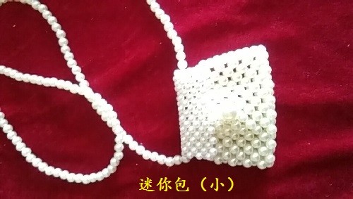 8月17日，可在家做的兼職手工活，想接正規(guī)廠家手工項(xiàng)目,做手工傳承官，在手工之家，重合作、重服務(wù)，圖為串珠米珠繡純手工產(chǎn)品剪影