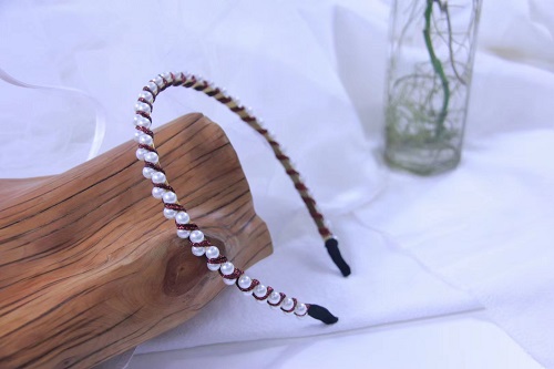 8月18日，手工活從哪里找廠家，可靠的串珠手工項目，靈活就業(yè)做手工傳承官，在手工之家，純手工事業(yè)發(fā)展讓大家收入好，圖為串珠米珠繡純手工產(chǎn)品剪影