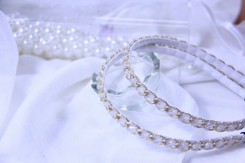 8月18日，手工活從哪里找廠家，可靠的串珠手工項目，靈活就業(yè)做手工傳承官，在手工之家，純手工事業(yè)發(fā)展讓大家收入好，圖為串珠米珠繡純手工產(chǎn)品剪影