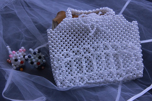 8月20日，在家能掙錢(qián)的正規(guī)手工，靈活就業(yè)串珠手工項(xiàng)目，做手工傳承官，與手工之家合作，純手工讓大家合作共贏，圖為串珠米珠繡純手工產(chǎn)品剪影