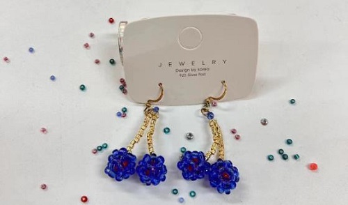 8月24日，外發(fā)加工接單平臺，靈活就業(yè)純手工，做手工傳承官，選手工之家合作，因為這里真實，值得信賴，圖為串珠米珠繡純手工產(chǎn)品剪影