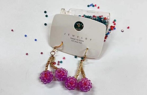 8月24日，外發(fā)加工接單平臺，靈活就業(yè)純手工，做手工傳承官，選手工之家合作，因為這里真實，值得信賴，圖為串珠米珠繡純手工產(chǎn)品剪影