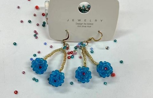 8月24日，外發(fā)加工接單平臺，靈活就業(yè)純手工，做手工傳承官，選手工之家合作，因為這里真實，值得信賴，圖為串珠米珠繡純手工產(chǎn)品剪影