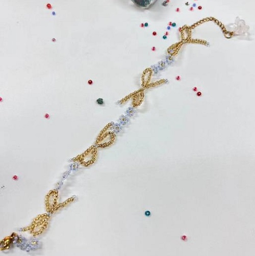 9月3日，在家里就能賺錢的工作，做手工傳承官，居家手工靈活就業(yè)創(chuàng)業(yè)，選擇手工之家，因?yàn)閷?duì)這里的手工事業(yè)各個(gè)方面滿意，圖為串珠米珠繡純手工產(chǎn)品剪影