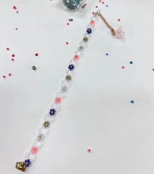 9月5日，手工活從哪里找廠家，想接正規(guī)廠家的手工項目，做手工傳承官，與手工之家合作，找到這里的方式有很多種，圖為串珠米珠繡純手工產(chǎn)品剪影