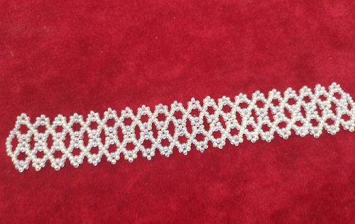 9月18日，手工活外發(fā)加工怎么找貨源，想接正規(guī)廠家的手工，做手工傳承官，手工之家給大家更多成長收獲，圖為串珠米珠繡純手工產品剪影