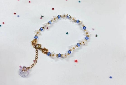 9月25日，在家就能賺錢(qián)的工作，兼職手工在家可做，輕資產(chǎn)創(chuàng)業(yè)的手工，做手工傳承官，在手工之家，堅(jiān)守和實(shí)事求是地創(chuàng)新，成就純手工事業(yè)，圖為串珠米珠繡手工材料剪影