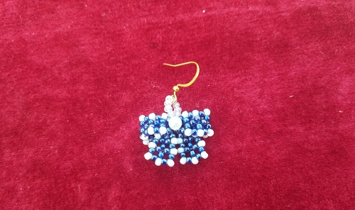 10月4日，在家就能掙錢的工作，兼職創(chuàng)業(yè)做手工傳承官，手工活外發(fā)加工正規(guī)的廠家，在手工之家，產(chǎn)品和服務(wù)是整個(gè)手工事業(yè)的重點(diǎn)，圖為串珠純手工產(chǎn)品剪影