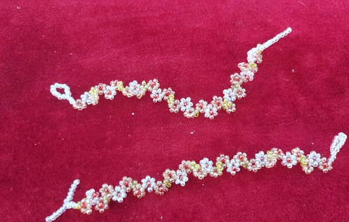 10月5日，在家就能做的兼職創(chuàng)業(yè)項目，輕資產創(chuàng)業(yè)做手工傳承官，拿回家做的手工可信可靠，在手工之家，男女都能做好這份純手工事業(yè)，圖為串珠米珠繡純手工產品剪影