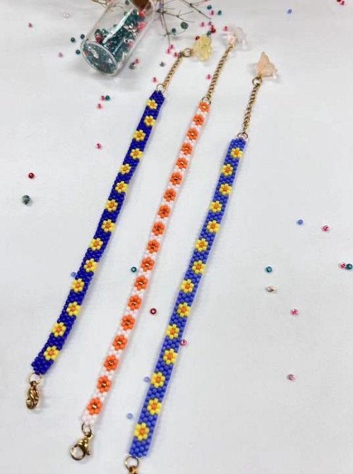 10月6日，手工兼職創(chuàng)業(yè)在家做是真的，微創(chuàng)業(yè)做手工傳承官，在家做的好手工，信任來自了解，手工之家與大家一起努力發(fā)展，圖為串珠米珠繡純手工產(chǎn)品剪影