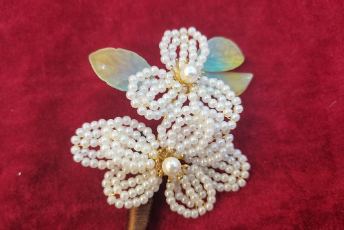 10月10日，在家能做的手工活兼職，正規(guī)可靠的手工副業(yè)創(chuàng)業(yè)項(xiàng)目，做手工傳承官，與手工之家合作，看好目標(biāo)去努力，做的更好，圖為串珠米珠繡純手工產(chǎn)品剪影