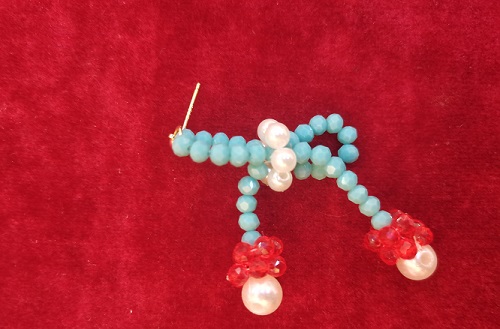 10月10日，在家能做的手工活兼職，正規(guī)可靠的手工副業(yè)創(chuàng)業(yè)項(xiàng)目，做手工傳承官，與手工之家合作，看好目標(biāo)去努力，做的更好，圖為串珠米珠繡純手工產(chǎn)品剪影