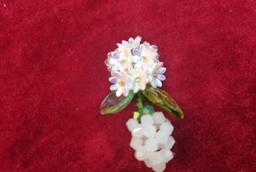 10月27日，兼職手工活可以帶回家做，在家里開手工加工廠掙錢，輕資產(chǎn)創(chuàng)業(yè)做手工傳承官，在手工之家，大家有錢掙、有保障，圖為串珠米珠繡純手工產(chǎn)品剪影