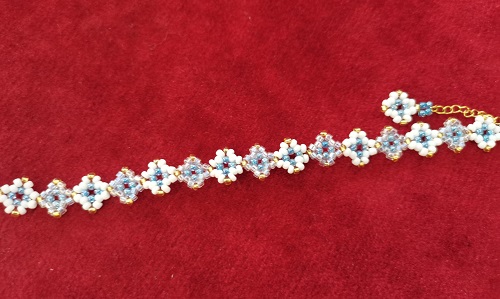 11月2日，在家可以做的兼職工作，在家手工創(chuàng)業(yè)，低成本創(chuàng)業(yè)做手工傳承官，在手工之家，有沒有實地考察都一樣有良好合作，圖為串珠米珠繡純手工產(chǎn)品剪影