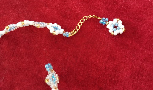 11月2日，在家可以做的兼職工作，在家手工創(chuàng)業(yè)，低成本創(chuàng)業(yè)做手工傳承官，在手工之家，有沒有實地考察都一樣有良好合作，圖為串珠米珠繡純手工產(chǎn)品剪影