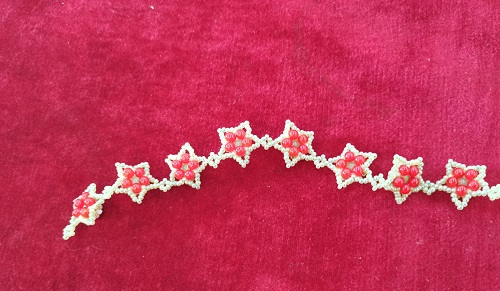 11月5日，附近有沒有兼職手工活，在家做的手工創(chuàng)業(yè)項目，微創(chuàng)業(yè)開手工加工廠，做手工傳承官，在手工之家，平臺可靠、產(chǎn)品精美、服務貼心，圖為串珠米珠繡純手工產(chǎn)品剪影