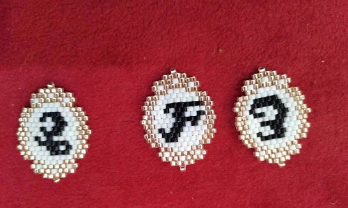 11月9日，在家兼職手工活，帶回家做的手工創(chuàng)業(yè)項目，微創(chuàng)業(yè)做手工傳承官，手工之家的純手工事業(yè)滿足大家對在家掙錢的要求，圖為串珠米珠繡純手工產(chǎn)品剪影