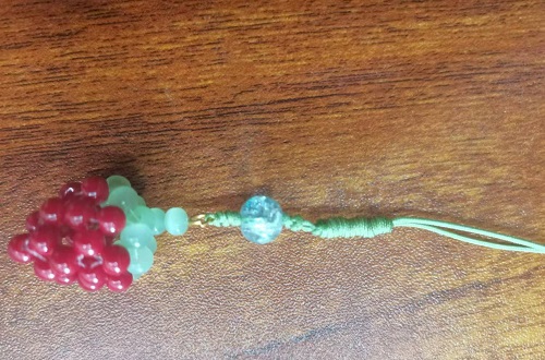 11月11日，在家可以做的工作，拿回家做的手工創(chuàng)業(yè)項目，小成本創(chuàng)業(yè)做手工傳承官，與手工之家合作，想多掙錢就要堅持做下去，圖為串珠純米珠繡純手工產(chǎn)品剪影