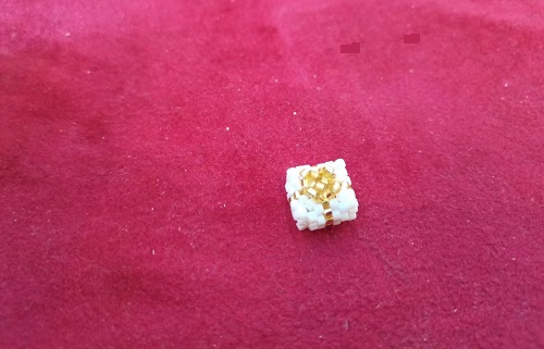 11月16日，手工活外發(fā)加工可靠嗎？純手工靈活就業(yè)創(chuàng)業(yè)，微創(chuàng)業(yè)做手工傳承官，在手工之家，自由選擇、靈活掙錢，圖為串珠米珠繡純手工產(chǎn)品剪影