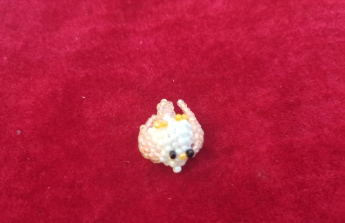 11月16日，手工活外發(fā)加工可靠嗎？純手工靈活就業(yè)創(chuàng)業(yè)，微創(chuàng)業(yè)做手工傳承官，在手工之家，自由選擇、靈活掙錢，圖為串珠米珠繡純手工產(chǎn)品剪影