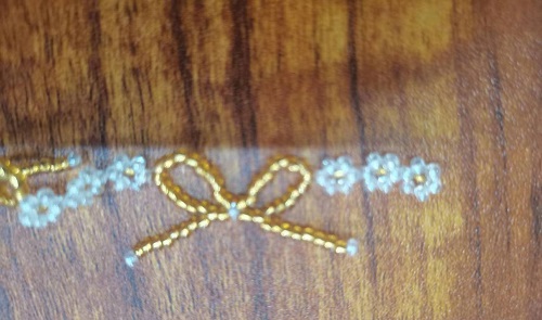 12月13日，外發(fā)加工接單平臺，純手工創(chuàng)業(yè)自由，微創(chuàng)業(yè)做手工傳承官，手工之家的純手工產(chǎn)品大家都喜歡，圖為串珠米珠繡純手工產(chǎn)品剪影