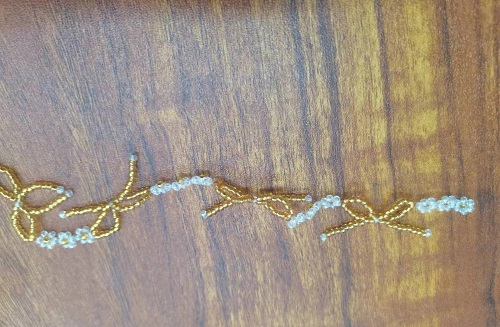 12月13日，外發(fā)加工接單平臺，純手工創(chuàng)業(yè)自由，微創(chuàng)業(yè)做手工傳承官，手工之家的純手工產(chǎn)品大家都喜歡，圖為串珠米珠繡純手工產(chǎn)品剪影