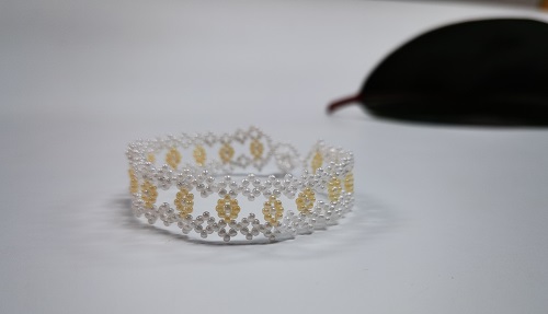 12月17日，拿回家做的手工項(xiàng)目，農(nóng)村手工創(chuàng)業(yè)項(xiàng)目，小成本創(chuàng)業(yè)做手工傳承官，手工之家的純手工很適合農(nóng)村做，圖為飾品類串珠純手工產(chǎn)品剪影