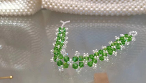 1月3日，兼職手工活可以帶回家做，小成本創(chuàng)業(yè)做手工傳承官，居家手工創(chuàng)業(yè)，手工之家的純手工給大家更多掙錢的渠道和方法，圖為串珠米珠繡純手工產(chǎn)品剪影