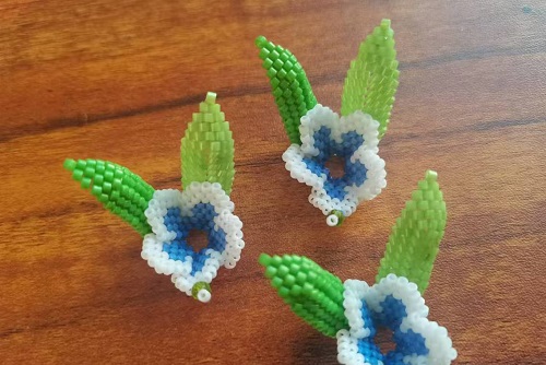 1月6日，手工活兼職可帶回家，手工活接單平臺(tái)，微創(chuàng)業(yè)做手工傳承官，在手工之家，有目標(biāo)收入更好，圖為串珠米珠繡純手工產(chǎn)品剪影