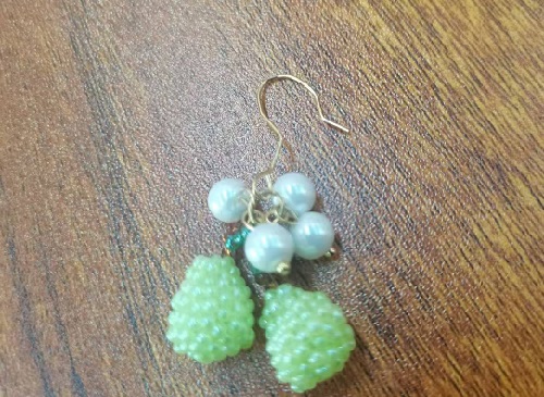 1月11日，在家里做什么可以掙錢，可以拿回家做的手工，微創(chuàng)業(yè)做手工傳承官，在手工之家，手工產(chǎn)品始終是重點(diǎn)，圖為串珠米珠繡純手工產(chǎn)品剪影