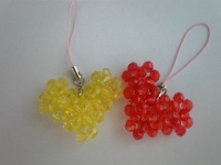 把手工拿回家做，純手工產(chǎn)品精致精美，看得見的一片心意