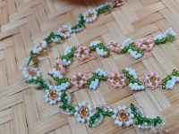 適合一家人做的正規(guī)手工活外發(fā)項(xiàng)目，穩(wěn)定的串珠純手工機(jī)會(huì)多、收入好