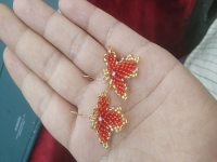 外發(fā)手工領(lǐng)回家做，在農(nóng)村陪著家人做純手工掙錢正合適