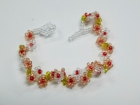 12月16日，外發(fā)加工接單平臺(tái)，正規(guī)廠家的手工創(chuàng)業(yè)項(xiàng)目，微創(chuàng)業(yè)做手工傳承官，與手工之家良好合作，讓大家的收入很好，圖為飾品類串珠純手工產(chǎn)品剪影