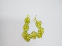 12月24日，想接正規(guī)廠家的手工項(xiàng)目，拿回家做的手工，微創(chuàng)業(yè)做手工傳承官，在手工之家，產(chǎn)品始終是事業(yè)的重點(diǎn)，圖為串珠米珠繡純手工產(chǎn)品剪影