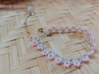 正規(guī)外發(fā)手工領(lǐng)回家做，純手工業(yè)務(wù)增、收入增，服務(wù)也增