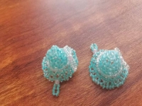 1月7日，手工活外發(fā)加工怎么找貨源，想接正規(guī)廠家的手工，微創(chuàng)業(yè)做手工傳承官，手工之家與大家合作良好，圖為串珠米珠繡純手工產(chǎn)品剪影