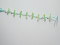 3月7日，在家做的手工活正規(guī)平臺，靈活就業(yè)居家創(chuàng)業(yè)好選擇，小成本創(chuàng)業(yè)開手工加工廠，在手工之家，掙錢很放心，圖為串珠米珠繡純手工產(chǎn)品剪影