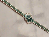 3月19日，外發(fā)手工領回家做，靈活就業(yè)手工創(chuàng)業(yè)，在家做手工掙錢，微創(chuàng)業(yè)開手工加工廠、做手工傳承官，手工之家的純手工，大家有發(fā)言權，圖為串珠米珠繡純手工產品剪影