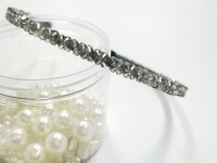 4月2日，手工接單正規(guī)平臺，拿回家做的手工創(chuàng)業(yè)項目，小成本創(chuàng)業(yè)開手工加工廠、做手工傳承官，在手工之家合作內容多，掙錢渠道多，圖為串珠米珠繡純手工產品剪影