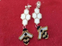 4月3日，可在家做的兼職手工，想接正規(guī)廠家的手工，小成本創(chuàng)業(yè)開手工加工廠、做手工傳承官，手工之家專注手工事業(yè)發(fā)展，給大家更多掙錢的選擇，圖為串珠米珠繡純手工產品剪影