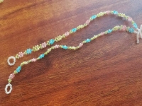 4月17日，外發(fā)手工領(lǐng)回家做，帶回家做的手工創(chuàng)業(yè)項(xiàng)目，小成本創(chuàng)業(yè)做手工工作室，在手工之家，純手工事業(yè)給了大家更多掙錢的方法，圖為串珠米珠繡純手工產(chǎn)品剪影