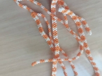 4月21日，想接正規(guī)廠家的手工，拿回家做的手工，小成本創(chuàng)業(yè)開手工工作室，在手工之家，純手工大家都喜歡，圖為串珠米珠繡純手工產(chǎn)品剪影