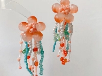 5月26日，能在家做的手工，拿回家做的手工，輕創(chuàng)業(yè)做純手工工作室，在手工之家，清楚明白，合作長久穩(wěn)定，圖為串珠米珠繡純手工產品剪影