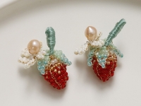 9月11日，在家就能做的兼職創(chuàng)業(yè)項(xiàng)目，輕資產(chǎn)創(chuàng)業(yè)做手工工作室，拿回家做的手工可信可靠，手工之家的產(chǎn)品給大家?guī)?lái)收入，圖為串珠米珠繡純手工產(chǎn)品剪影