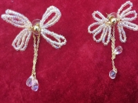 7月19日，家里干的手工兼職，在家做的手工，小成本創(chuàng)業(yè)做手工工作室，手工之家努力做好純手工事業(yè)、可信可靠，圖為串珠米珠繡純手工產品剪影