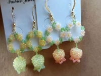 8月9日，純手工領(lǐng)回家做，在家做手工，副業(yè)創(chuàng)業(yè)做手工工作室，拿回家做的手工創(chuàng)業(yè)小項(xiàng)目，手工之家真實(shí)真誠(chéng)對(duì)待每一個(gè)合作人員，圖為串珠米珠繡純手工產(chǎn)品剪影