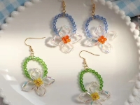 8月16日，可在家做的兼職手工，想接正規(guī)廠家的手工，創(chuàng)業(yè)做手工工作室，放心在家做手工副業(yè)創(chuàng)業(yè)，手工之家內(nèi)外兼修、努力做好大家的依靠，圖為串珠米珠繡純手工產(chǎn)品剪影